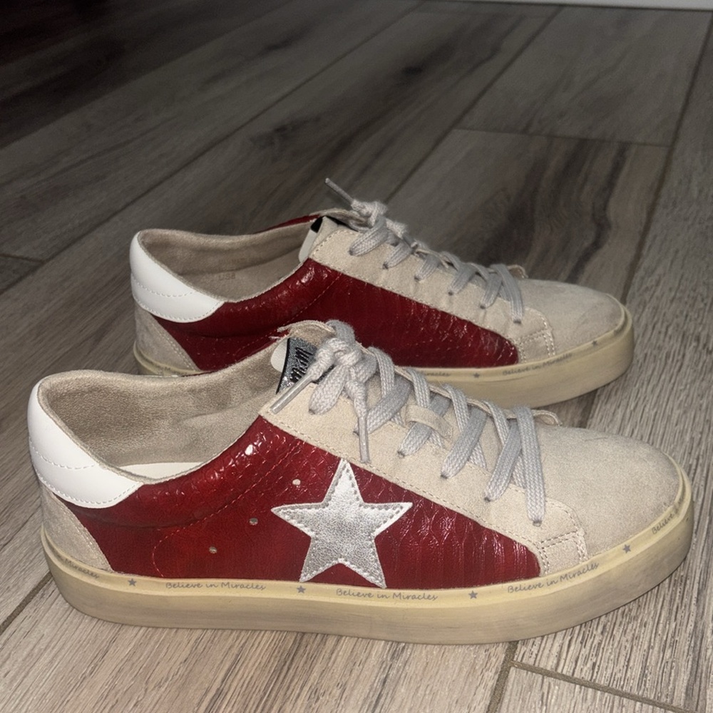 Star women’s sneakers!